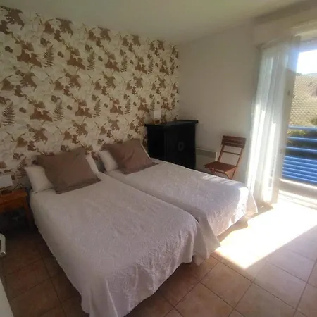 T2 Au Calme, Ideal Famille/amis, Proche Plage, Parking Prive, Terrasse. - Fr-1-379-146 Apartament